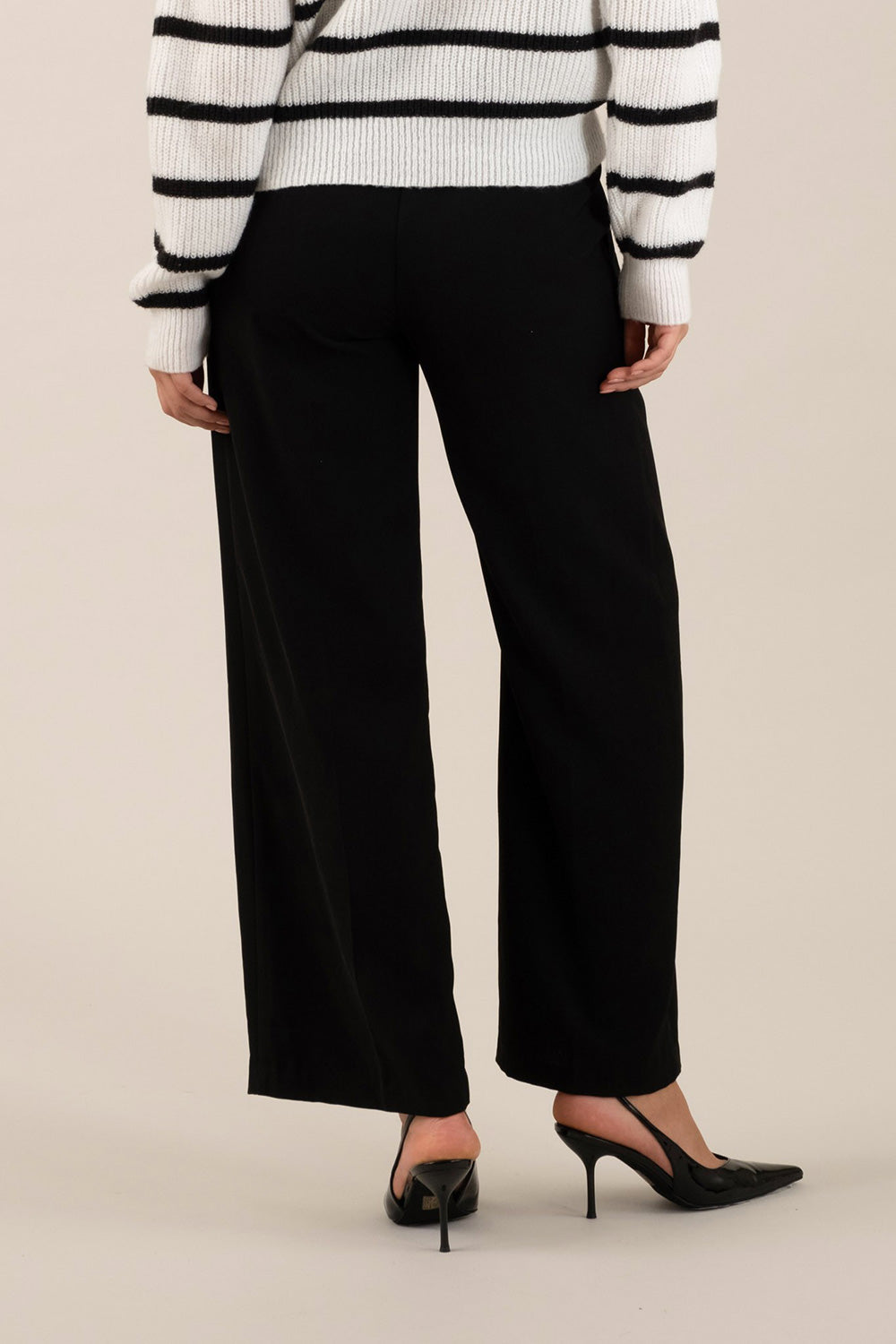 Cortona | Black Straight-Leg Pants with Pleats