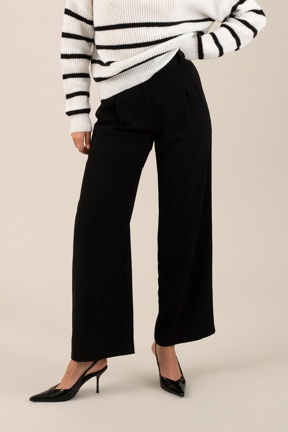 Cortona | Black Straight-Leg Pants with Pleats
