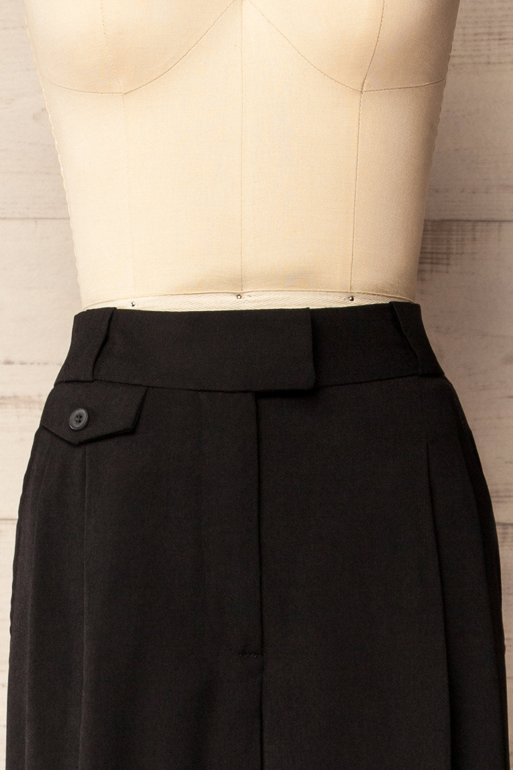 Cortona | Black Straight-Leg Pants with Pleats