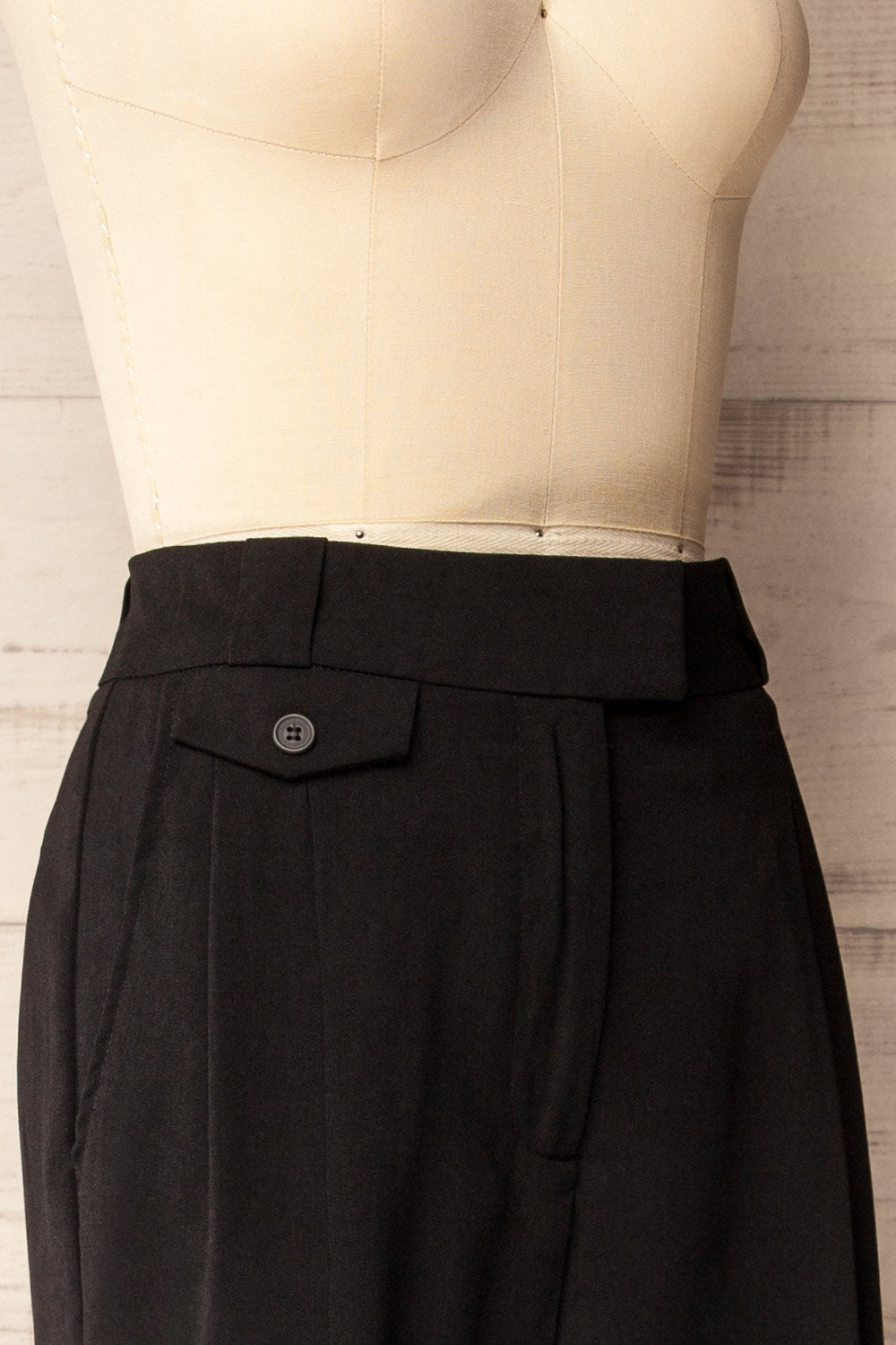 Cortona | Black Straight-Leg Pants with Pleats