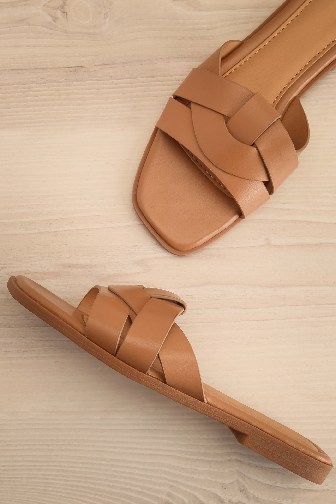 Iguala Beige | Flat Square-Toe Sandals