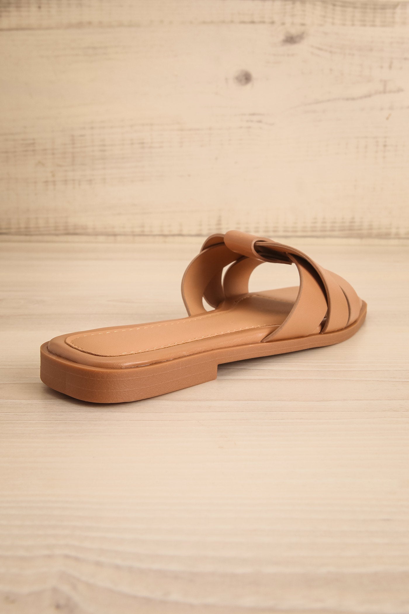 Iguala Beige | Flat Square-Toe Sandals
