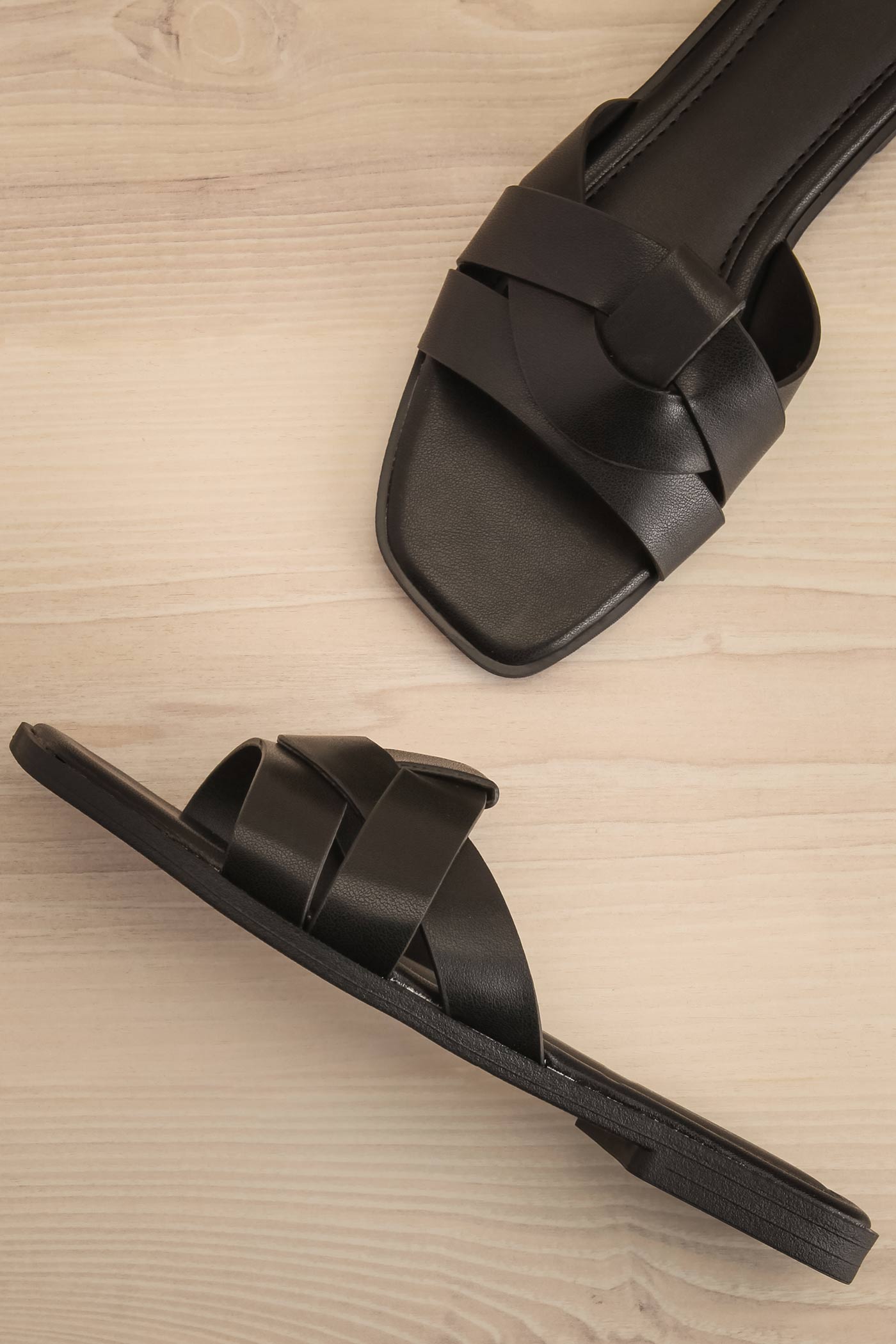 Iguala Black | Flat Square-Toe Sandals