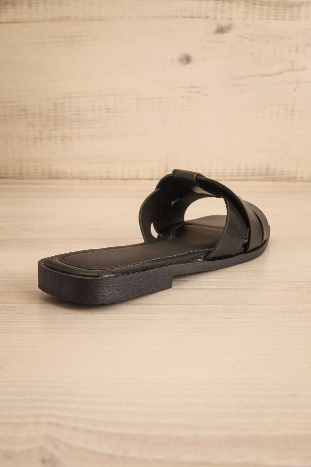 Iguala Black | Flat Square-Toe Sandals