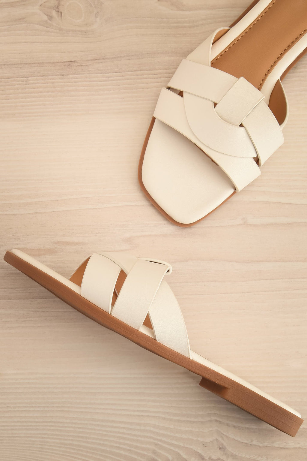Iguala Ivory | Flat Square-Toe Sandals
