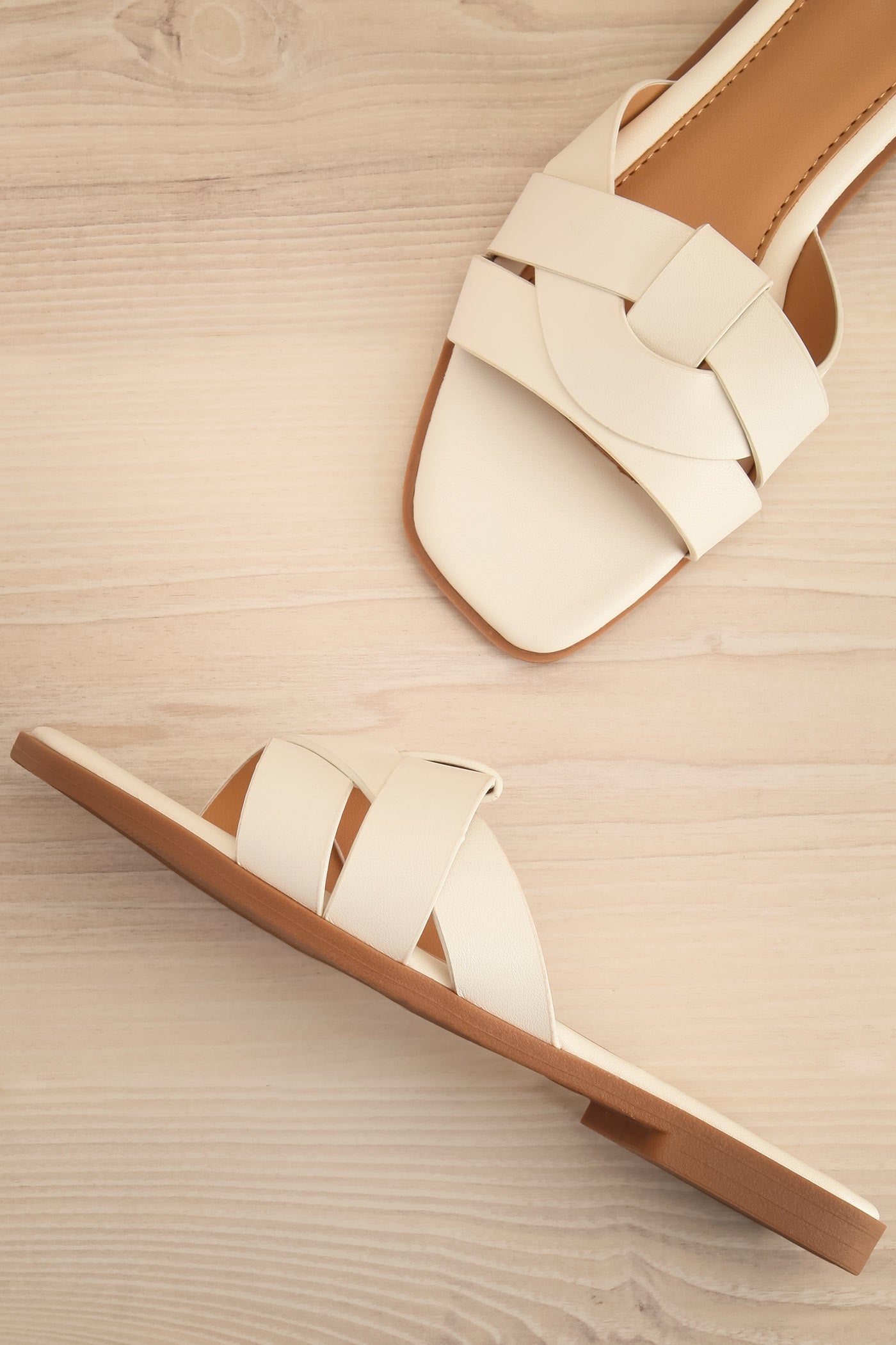 Iguala Ivory | Flat Square-Toe Sandals