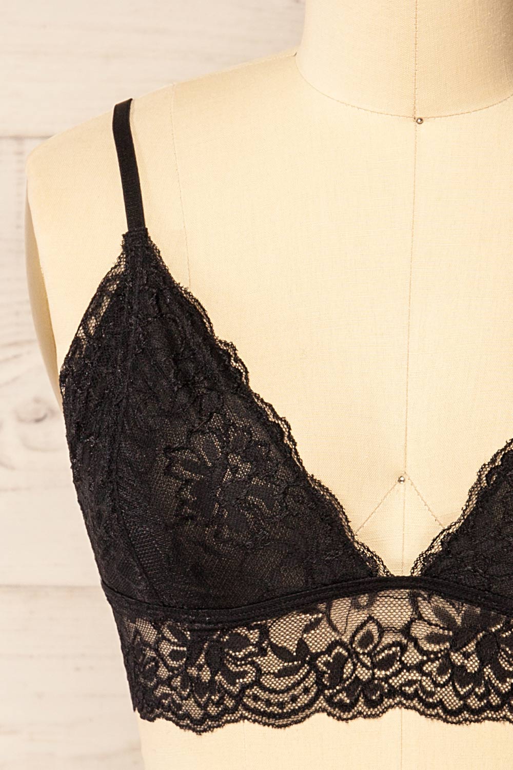Ivrea | Black Lace Triangle Bralette