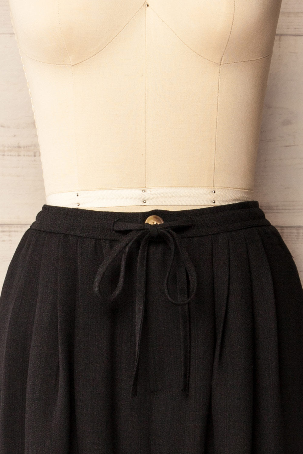 Lunglei Black | Wide-Leg Pants with Front Pleat Details