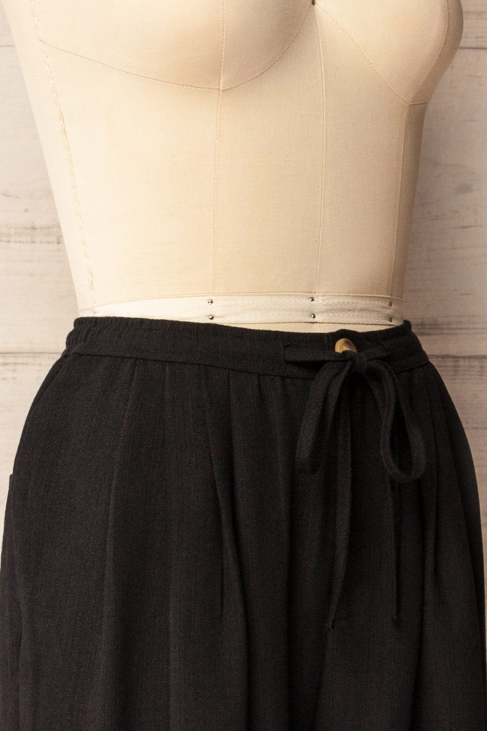 Lunglei Black | Wide-Leg Pants with Front Pleat Details