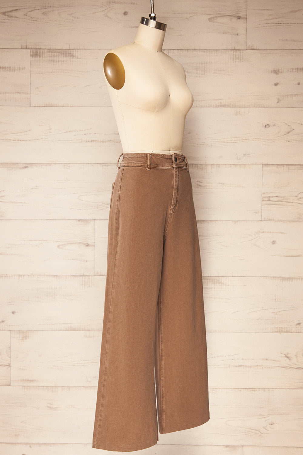 Mallarie | Brown High-Waisted Straight-Leg Denim Pants with Raw Hem