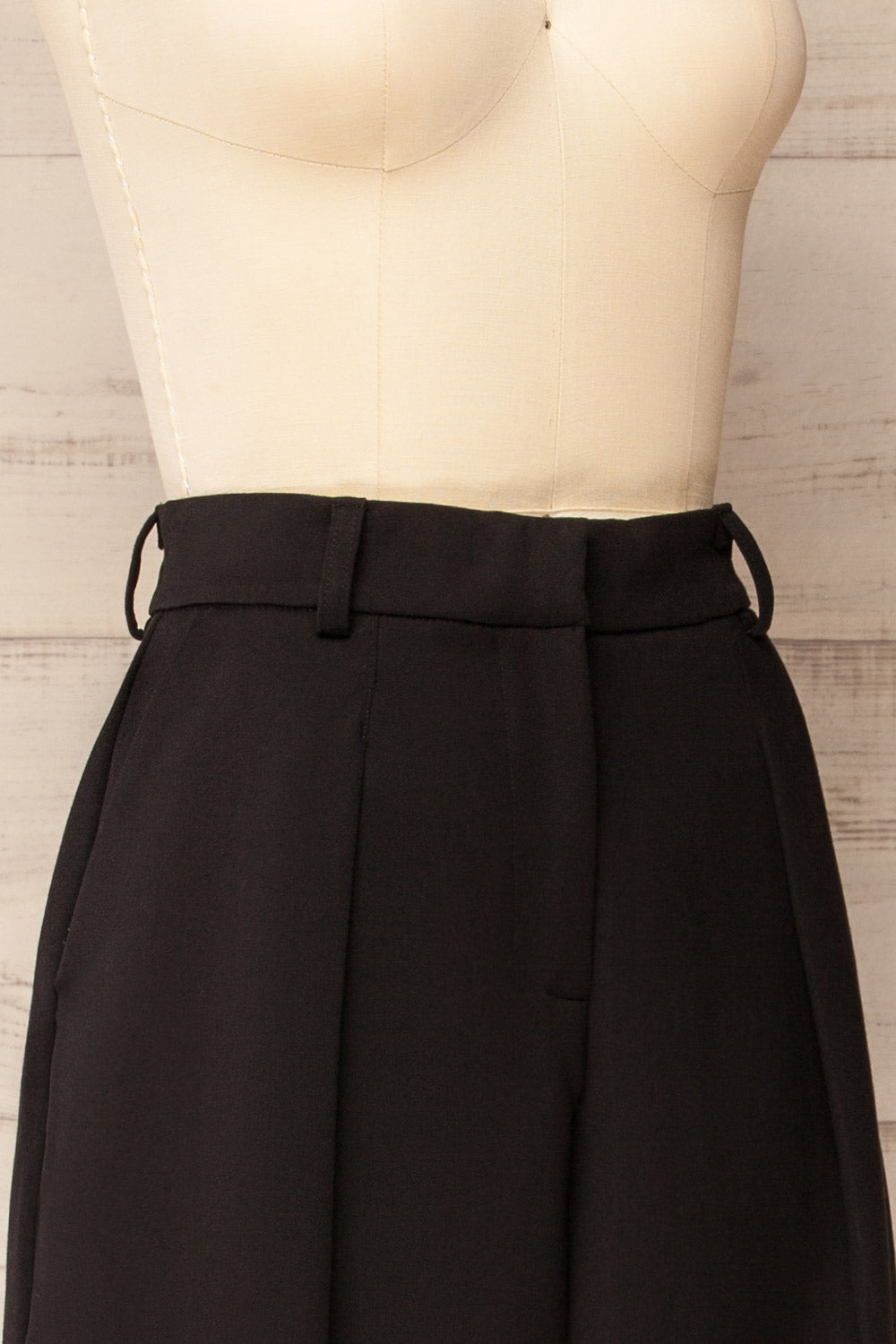 Raipur | Black Barrel Legs Tailored Pants