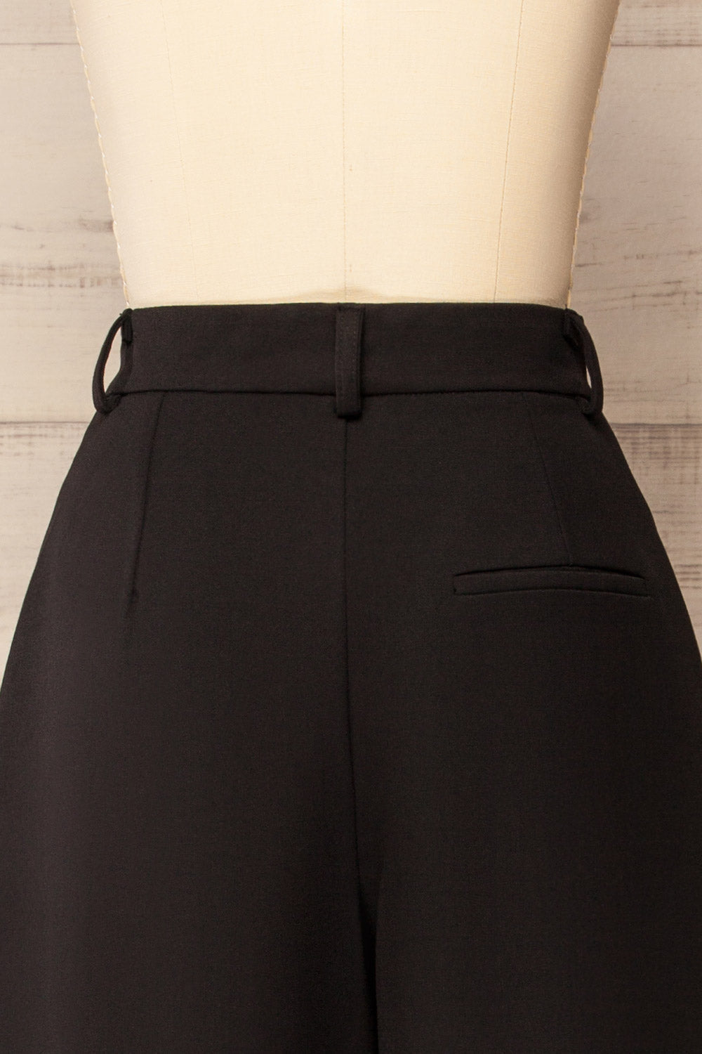 Raipur | Black Barrel Legs Tailored Pants